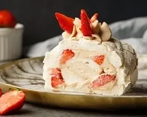 Меренговый рулет с фисташковым кремом