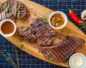 Стейки Ростбиф, Три Тип, Скерт с 3 соусами