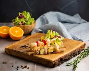 Шашлычки из индейки  с салатом