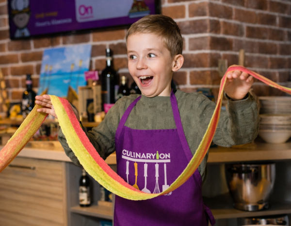 Шеф кидс: готовим цветную пасту, наггетсы из индейки и клубничный чизкейк | 6+