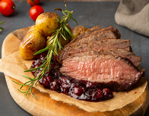 И рыба, и мясо! Тар-тар, стейки и шоколадный брауни | 16+