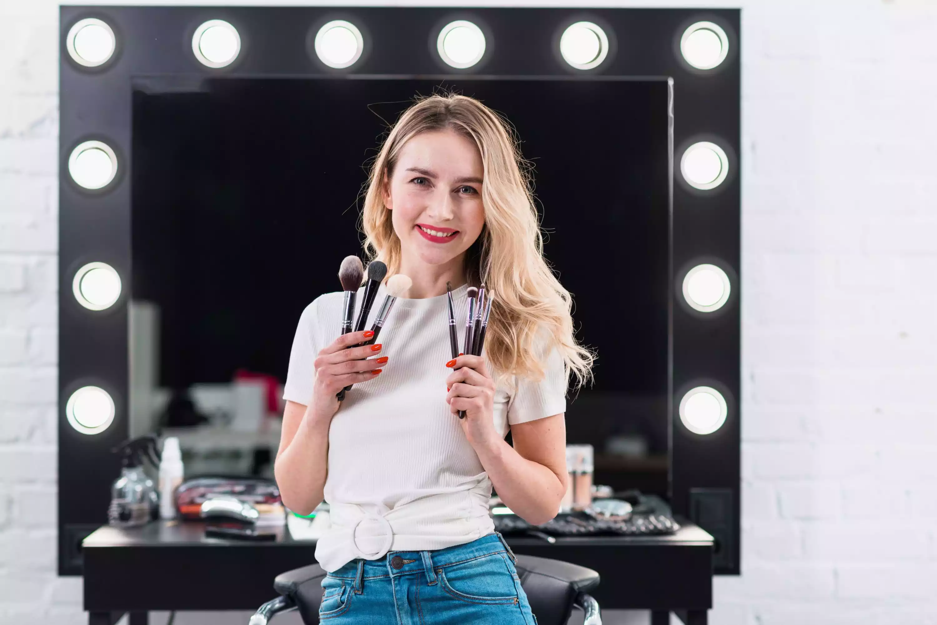 Помощь визажиста и парикмахера